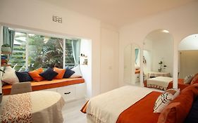 Secure, Quiet, Studio Retreat In Green Point